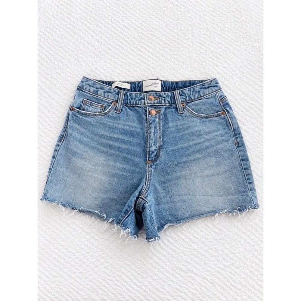 Universal Thread Vintage Midi Denim Shorts Women’s 6/28R High Rise Medium Wash